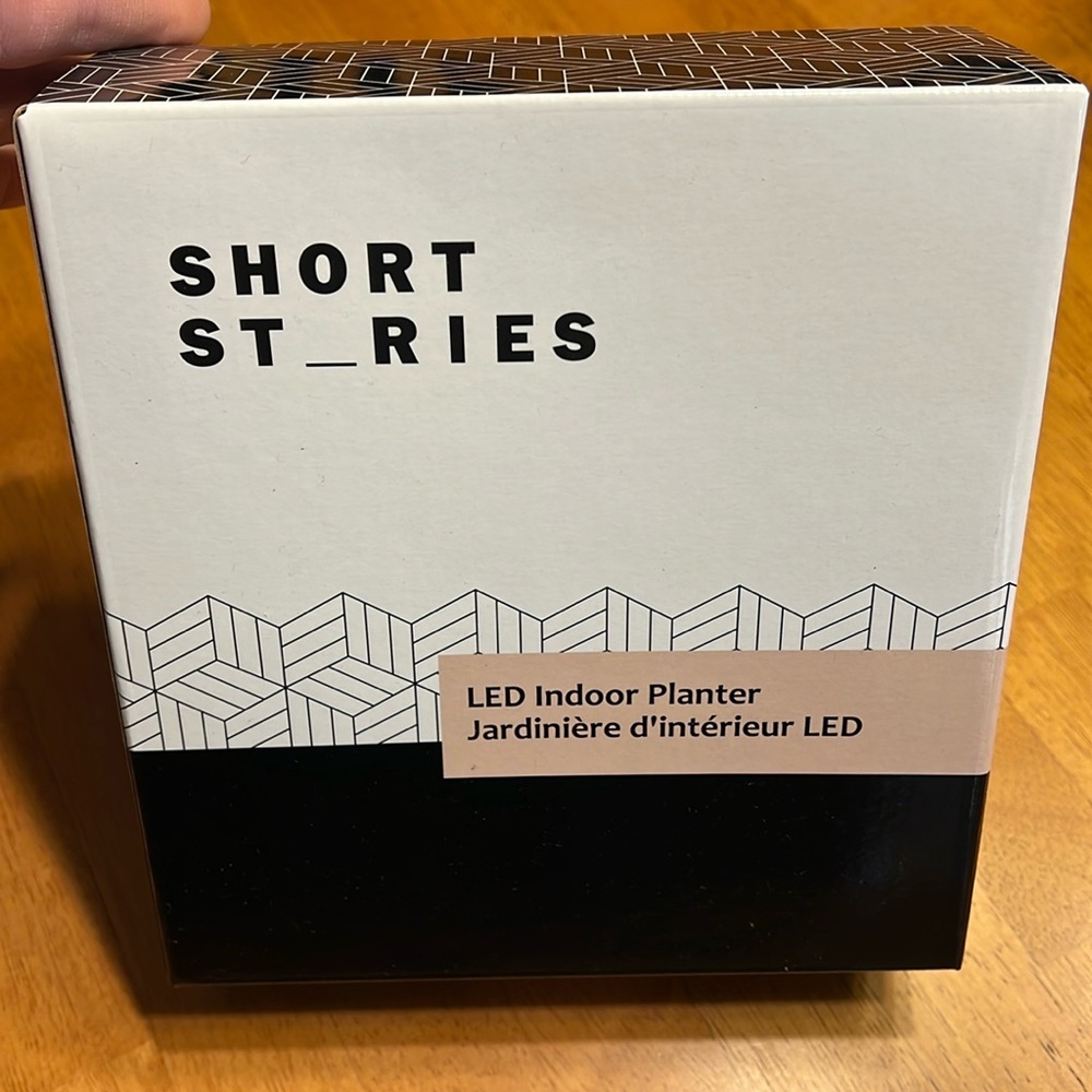 Short Stories LED indoor planter - NIB